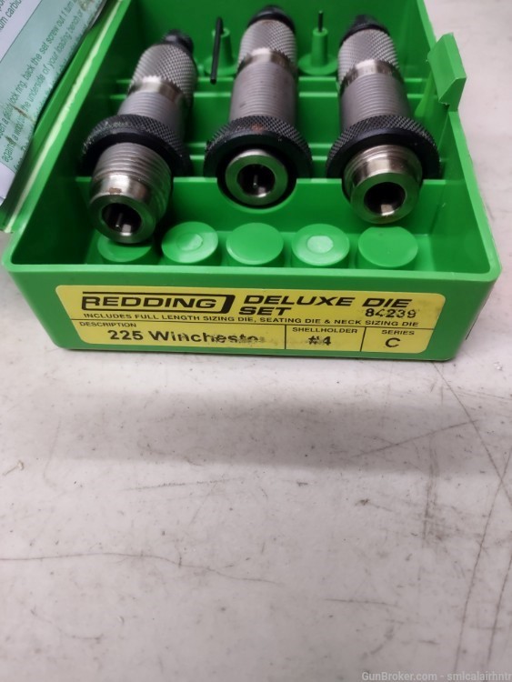 Redding .225 Winchester dies. 3 piece set.  LNIB. -img-0