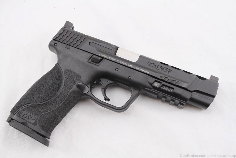 Smith & Wesson M&P40 PC Ported, 4 mags, Optic Ready, Like New-img-2