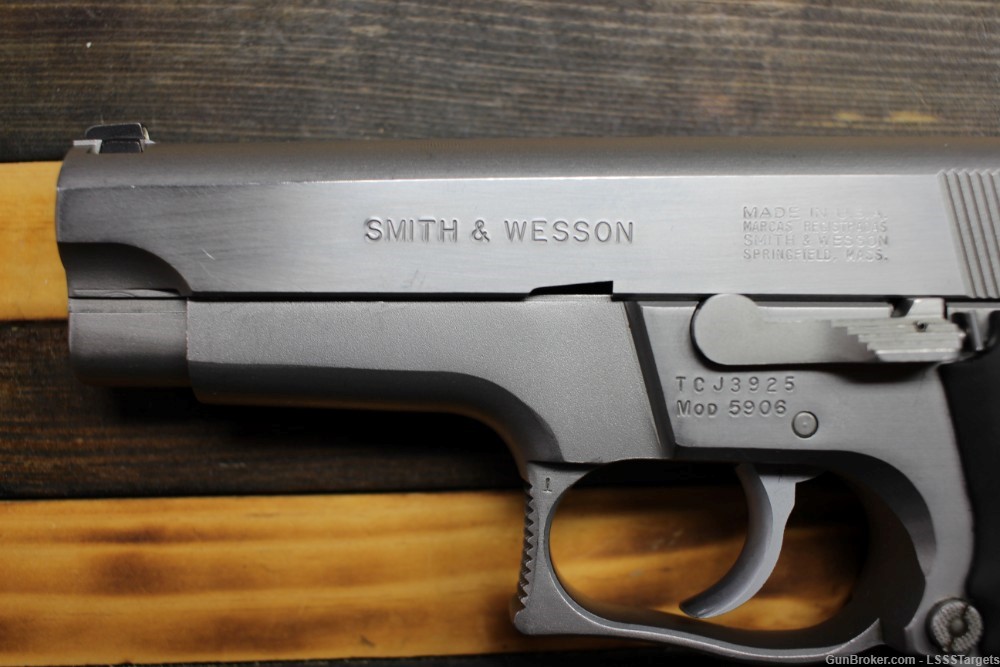 Smith & Wesson 5906 9mm 1 Magazine-img-1