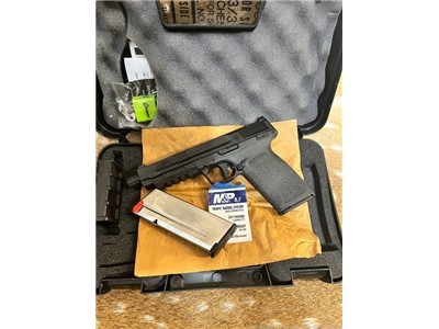 Smith And Wesson M&P5.7 5.7x28 excellent condition like new in box 