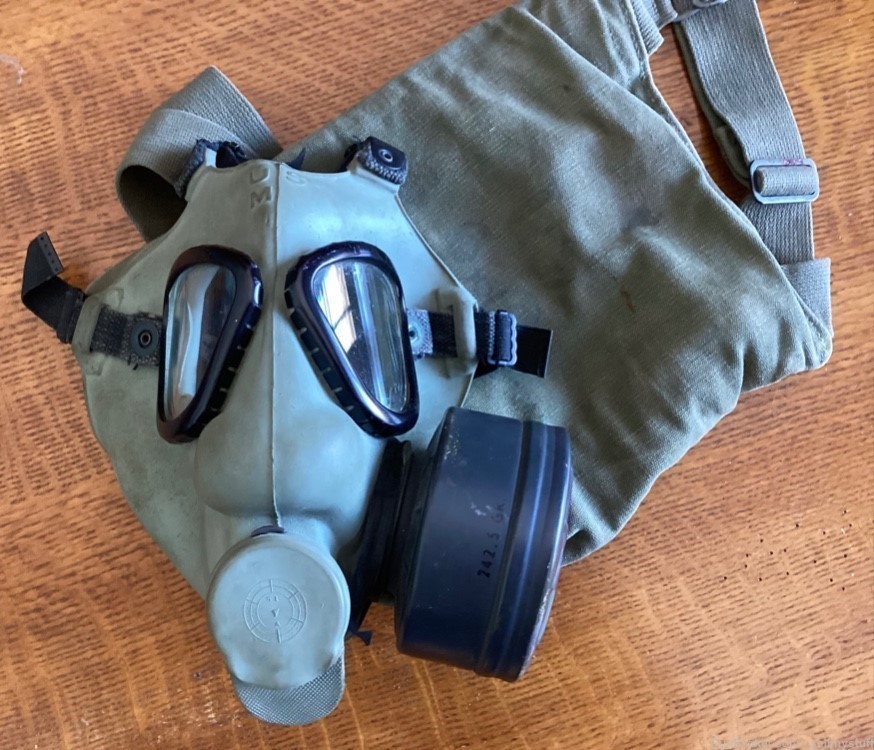 US  ARMY M9A1 field protective ( Gas) mask and carry pouch, Korean Conflict-img-7