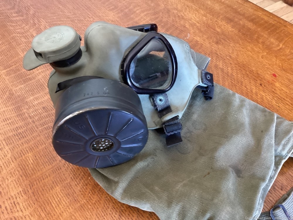 US  ARMY M9A1 field protective ( Gas) mask and carry pouch, Korean Conflict-img-12