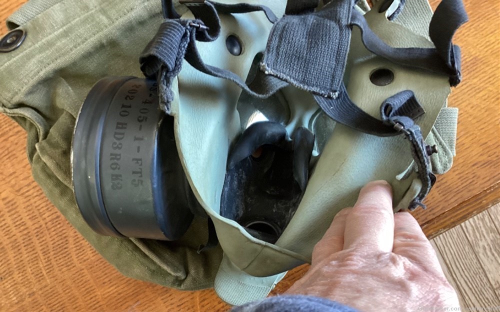US  ARMY M9A1 field protective ( Gas) mask and carry pouch, Korean Conflict-img-11