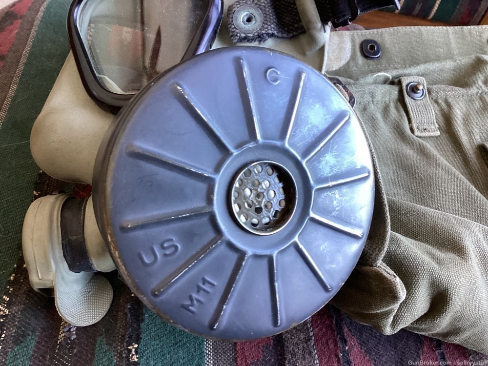US  ARMY M9A1 field protective ( Gas) mask and carry pouch, Korean Conflict-img-1
