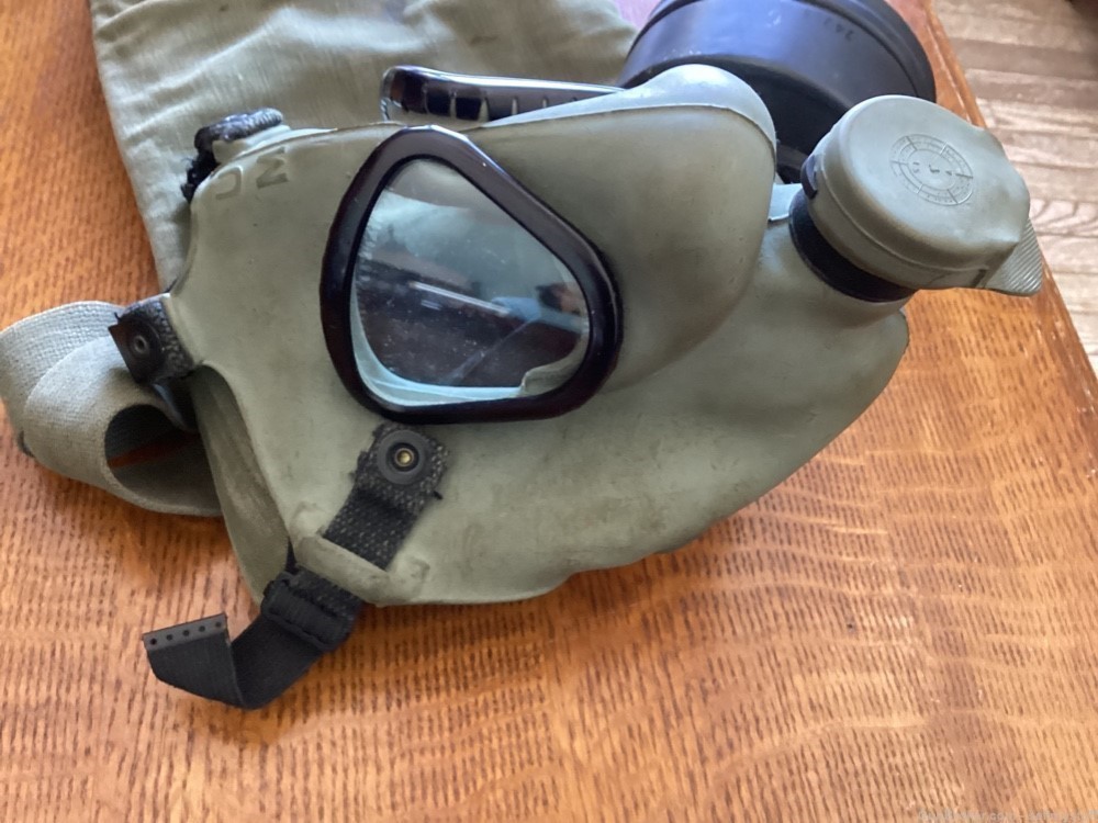 US  ARMY M9A1 field protective ( Gas) mask and carry pouch, Korean Conflict-img-0