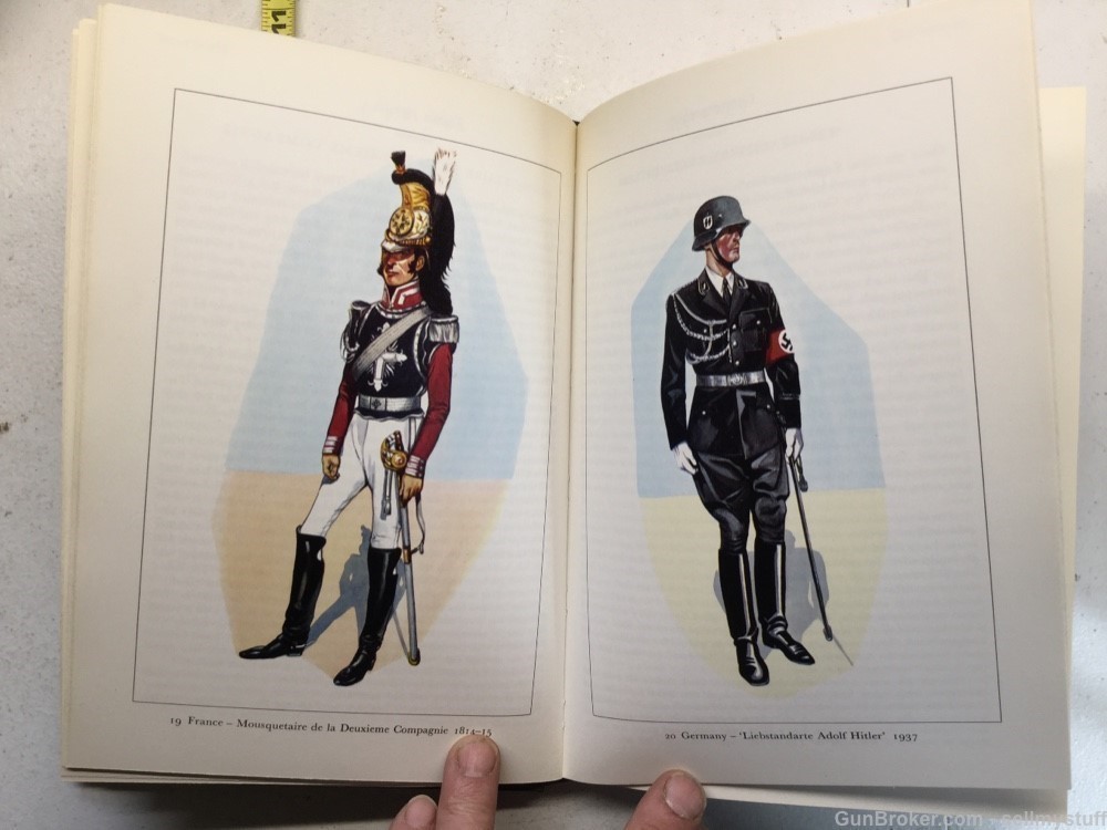 CEREMONIAL UNIFORMS of the WORLD ,Hard Cover-img-7