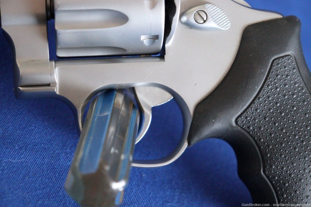 Taurus 608 8 shot ported .357 Magnum Revolver 4" Barrel in excellent-img-3