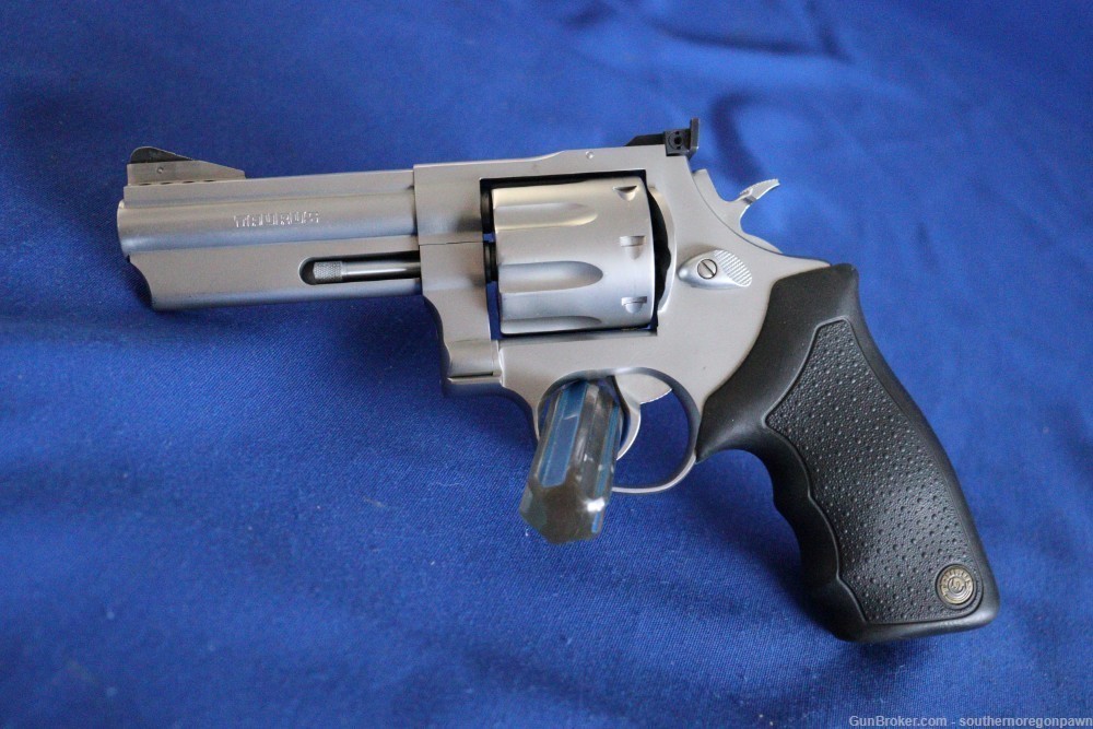 Taurus 608 8 shot ported .357 Magnum Revolver 4" Barrel in excellent-img-0