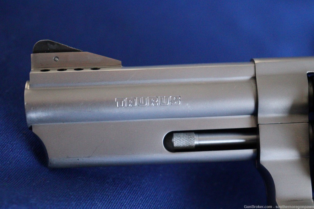 Taurus 608 8 shot ported .357 Magnum Revolver 4" Barrel in excellent-img-1