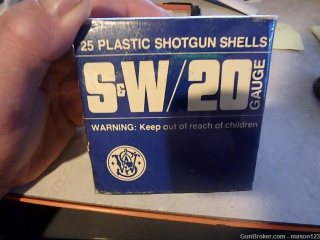 FULL 20 GA BLUE SMITH AND WESSON BOX NO 6 SHOT MAGNUMS-img-0