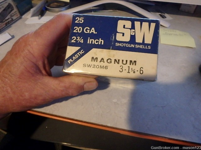 FULL 20 GA BLUE SMITH AND WESSON BOX NO 6 SHOT MAGNUMS-img-1