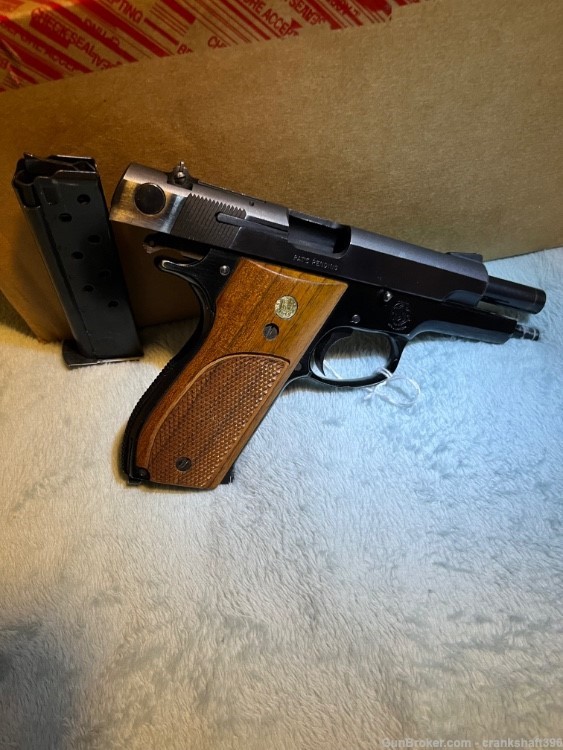 S&W Semi-Auto Model 39 - 2   9 MM with 1 - 8 rd mag .-img-3