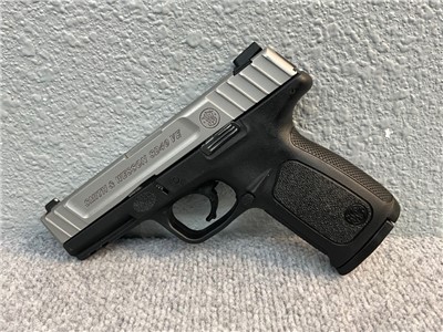 Smith & Wesson SD40VE - 40S&W - 4” - 13+1 - Two-Toned - 18302
