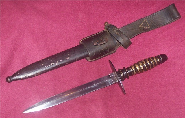 VIET NAM SPECIAL BERET ROUGE DAGGER, SCABBARD, & FROG-img-2