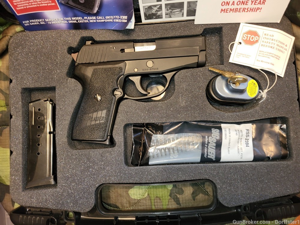Sig Sauer P239 .40 S&W Pistol w 2 Mags, NS ,OEM Box, Manual in VG Condition-img-1