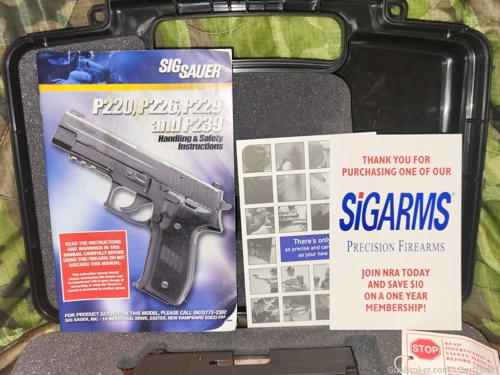 Sig Sauer P239 .40 S&W Pistol w 2 Mags, NS ,OEM Box, Manual in VG Condition-img-2