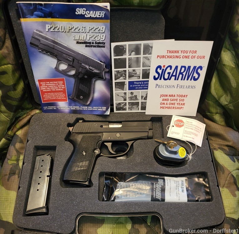 Sig Sauer P239 .40 S&W Pistol w 2 Mags, NS ,OEM Box, Manual in VG Condition-img-0