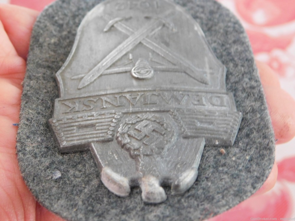 German WWII Army DEMJANSK Campaign Shield-img-9