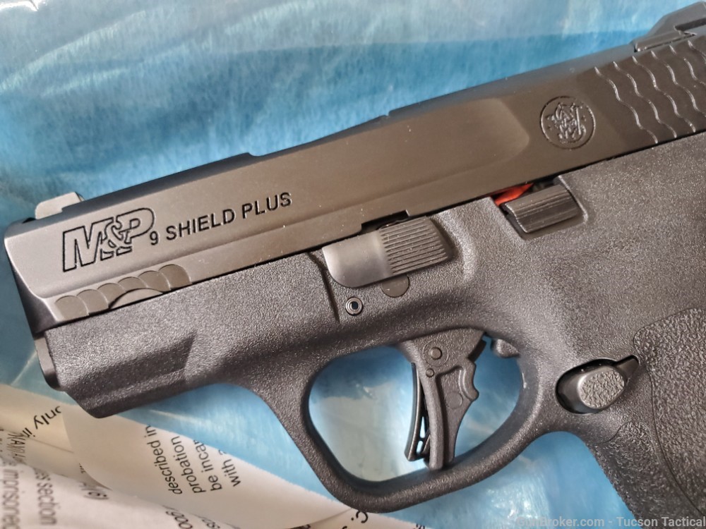 Smith and Wesson M&P Shield 9mm PLUS! -img-3