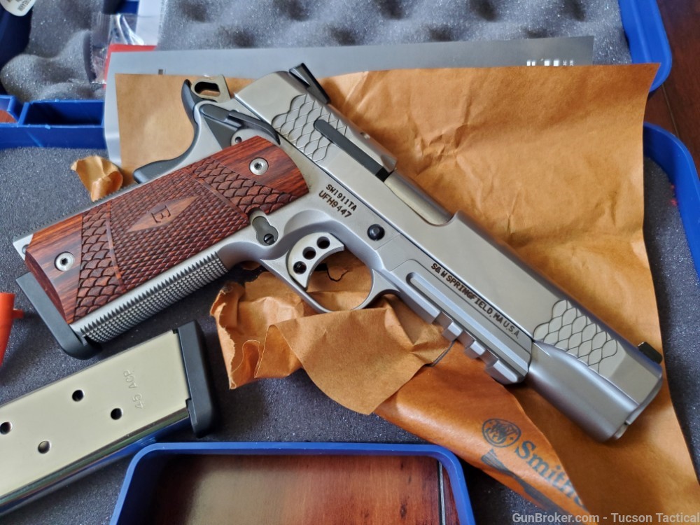 Smith And Wesson SW1911 E Series 1911 .45ACP RAILED!-img-2