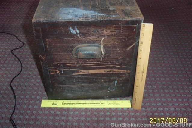 VINTAGE WOOD CARPENTERS CHEST BOX-img-2