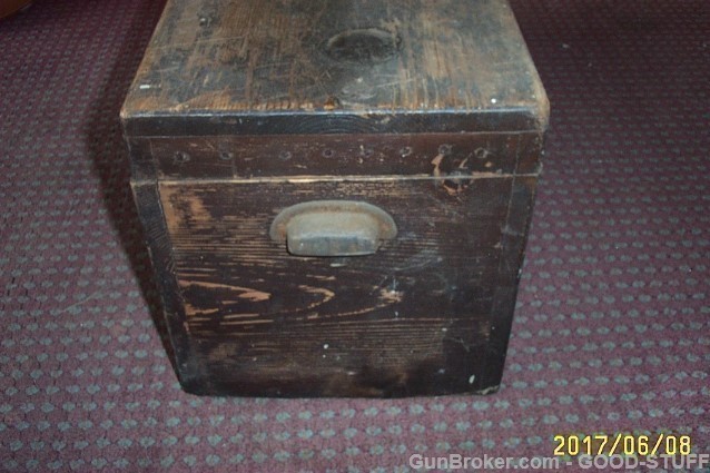 VINTAGE WOOD CARPENTERS CHEST BOX-img-4