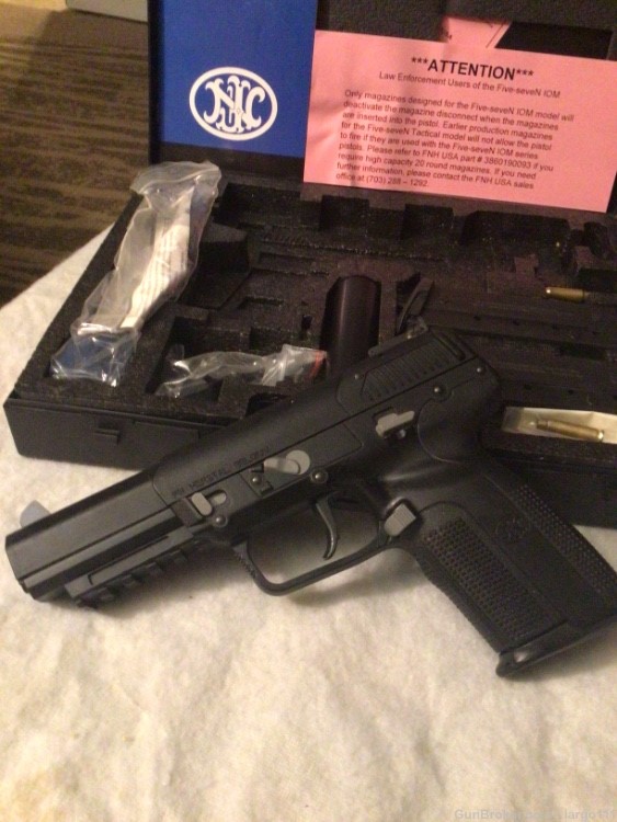 FNH Five SeveN Semi auto pistol in 5.7×28-img-4