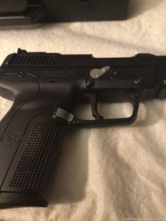 FNH Five SeveN Semi auto pistol in 5.7×28-img-7