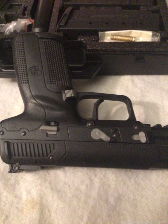 FNH Five SeveN Semi auto pistol in 5.7×28-img-8