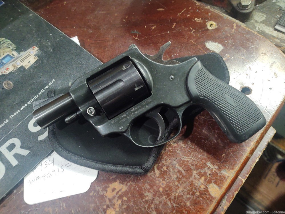 F.I.E standard.38 spl. Revolver -img-2