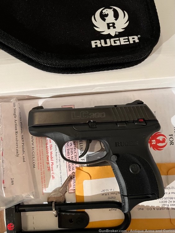 Ruger LC 380 medium size pistol Exc. much easier to hold .380 ACP-img-8
