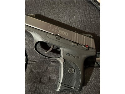Ruger LC 380 medium size pistol Exc. much easier to hold .380 ACP
