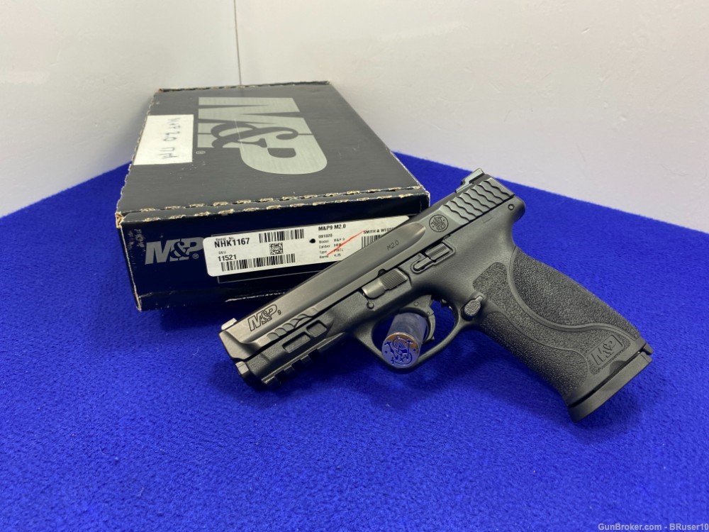 Smith Wesson M&P 2.0 9mm Black *POWERFUL/FACTORY BOX & CONTENTS*-img-2