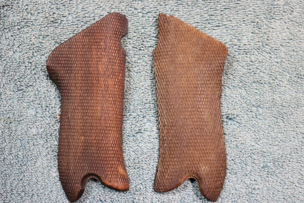 Luger Walnut Grips-img-0