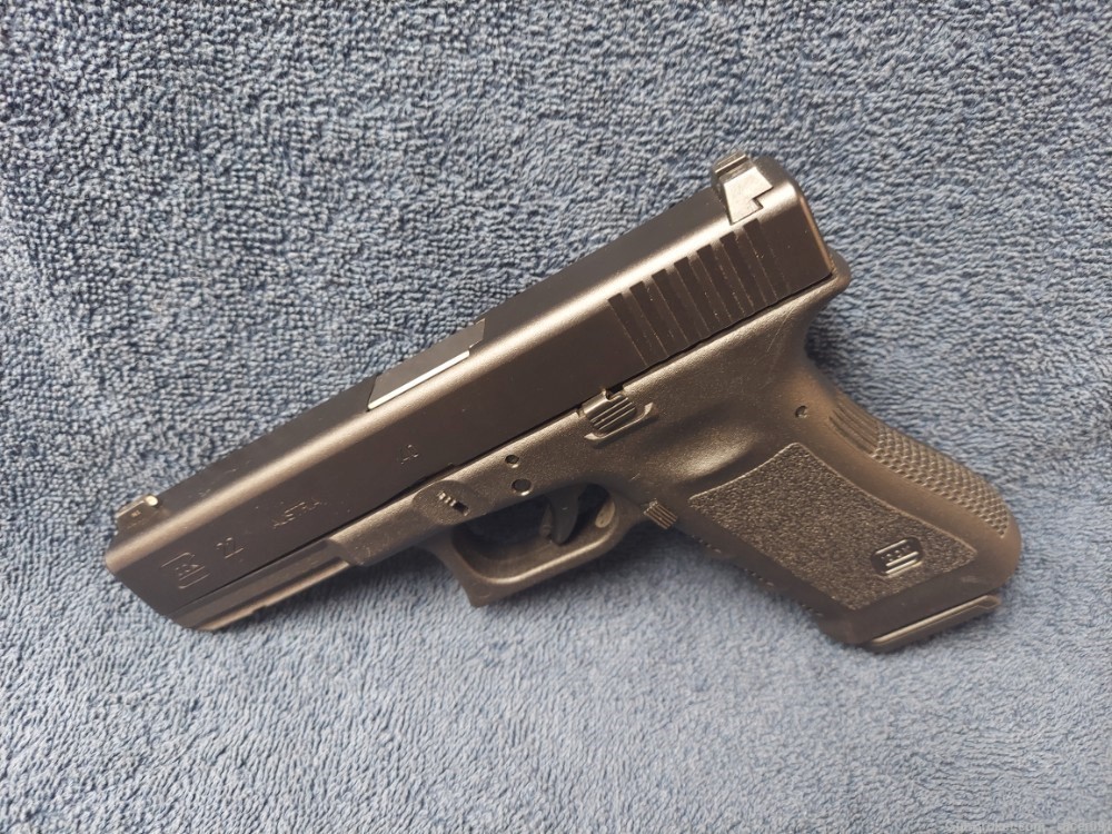 GLOCK 22 GEN 3 ( AUSTRIA ) SEMI-AUTO PISTOL .40 S&W CALIBER 4.5" BBL-img-0