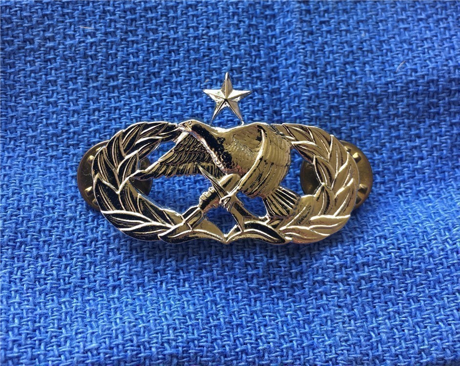 Insignia.  Military.  Ribbons.  Badge.  US Air Force.  USGI.-img-1
