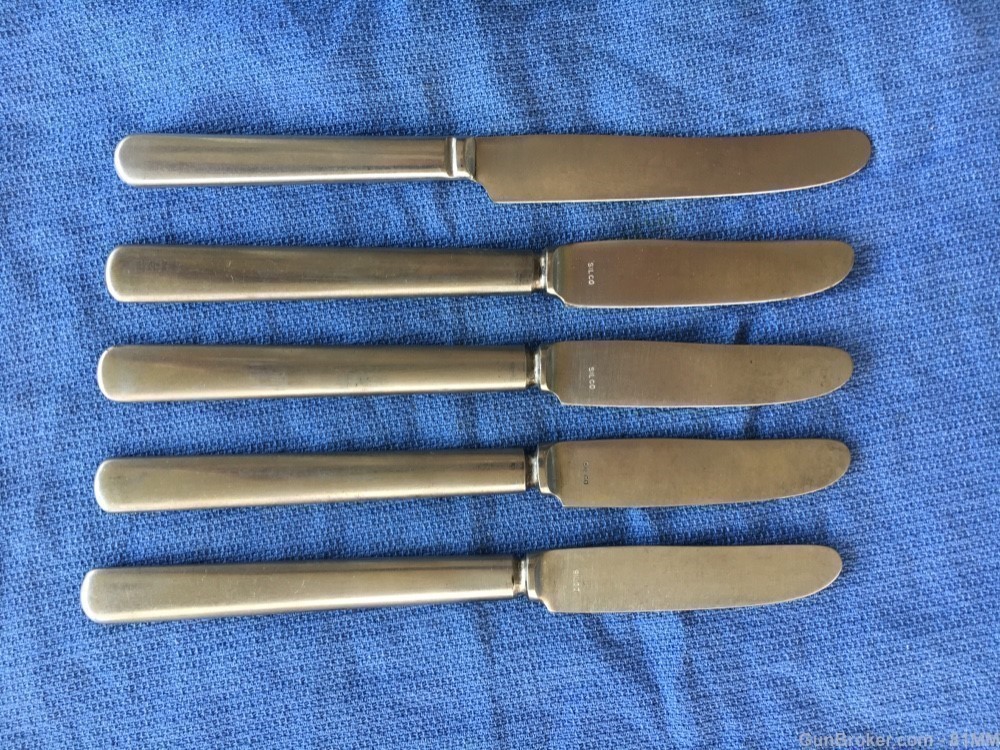 5 Vintage US Navy WWII knifes.  Silco Knifes.  4 Butter. 1 Dinner knife.-img-1