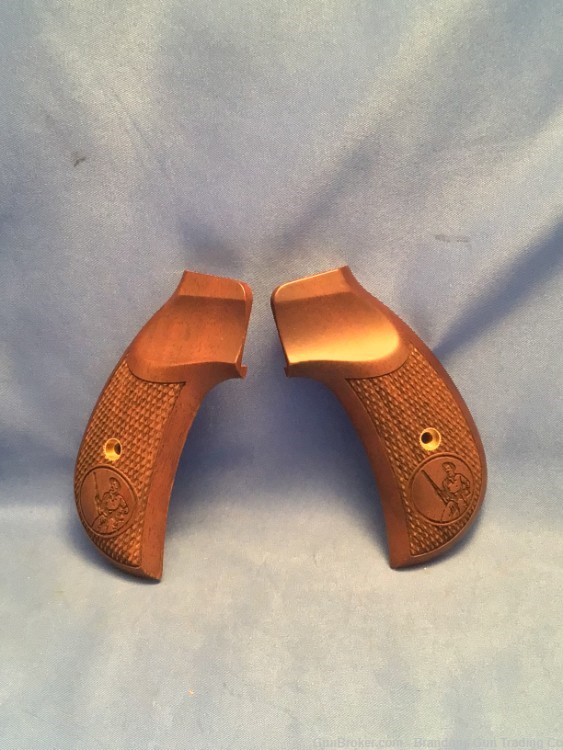 Checkered Walnut Henry Revolver Factory Replacement Grips 357 Mag-img-0