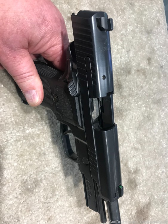 Sig Sauer P226 9mm Semi auto pistol-img-4