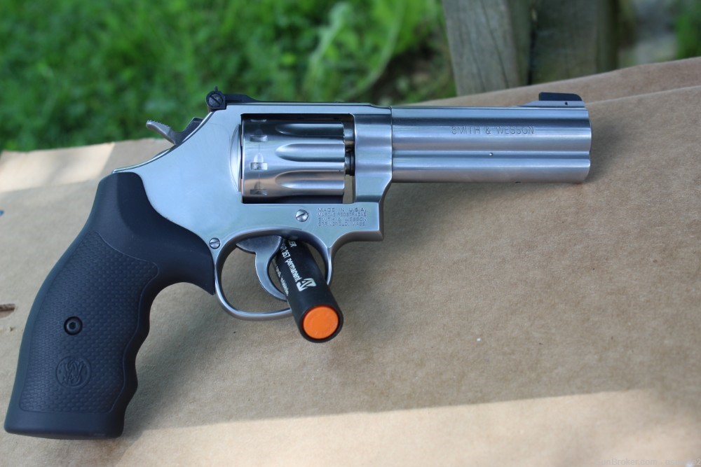Smith & Wesson 617-6 22 LR 4 " 10 Shot S&W-img-8