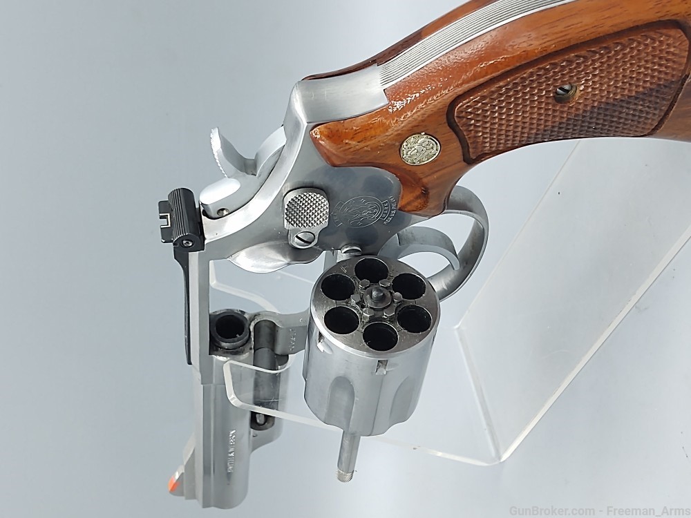 Smith & Wesson Model 66-Stainless Revolver-357 Magnum-Walnut Stocks-img-1