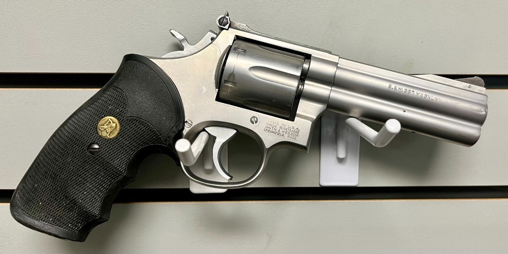 Smith & Wesson 686 in .357 Magnum with Pachmayr Grips - Used-img-0