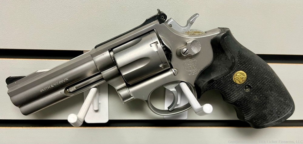 Smith & Wesson 686 in .357 Magnum with Pachmayr Grips - Used-img-4