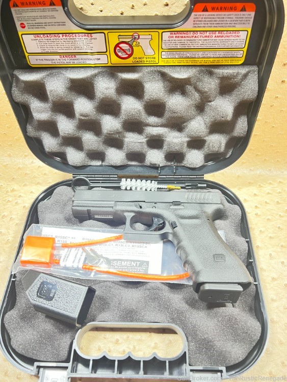 Glock G17 GEN3 9MM 4.5 17RD MAG RTF2 CURVED Serration FISH Gill-img-4