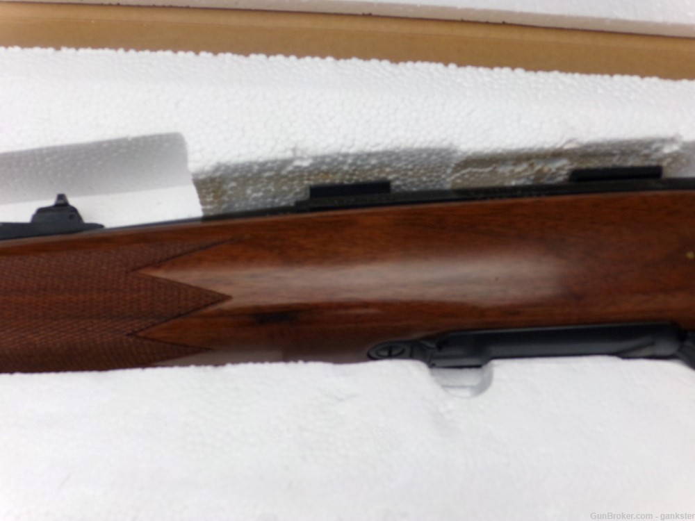 Beautiful Remington 700 Classic in 350 Remington Magnum. Non Origional Box.-img-3