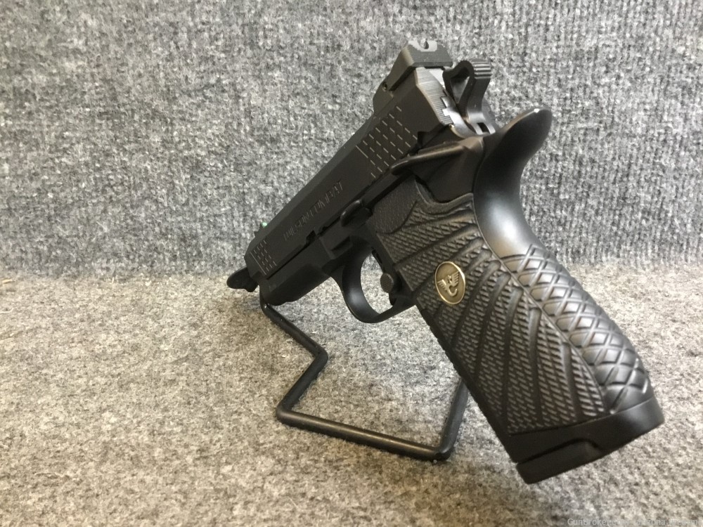 Wilson Combat EDC X9 Pistol 9MM w/ 2x15r mags 4x18r mags, holster, bag-img-3