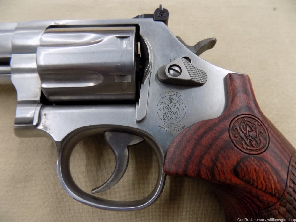 S&W 686 Plus Deluxe, 7 Shot .357 Mag, SS, Rosewood Grips, 3" BBL-img-2
