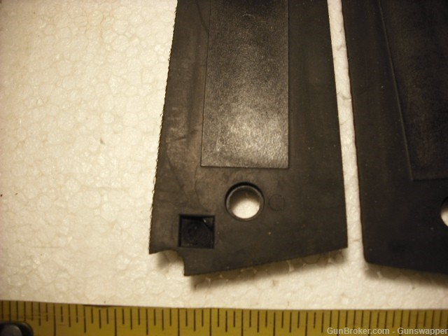 Gun Parts Colt 1911 Black Rubber Grips Checkered W/Diamonds Part No Reserve-img-3
