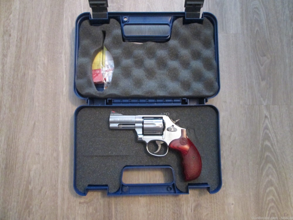 SMITH & WESSON 686 PLUS DELUXE STAINLESS / ROSEWOOD .357 MAG/.38 SPL  NEW!-img-1