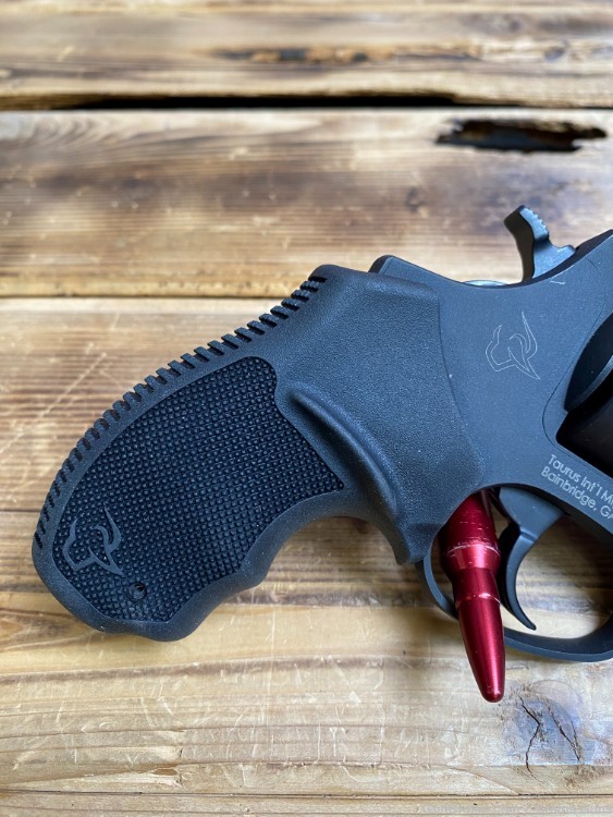 Taurus 856 Revolver.38 SPL *6-Shot* w/ Soft Rubber Grips-img-3